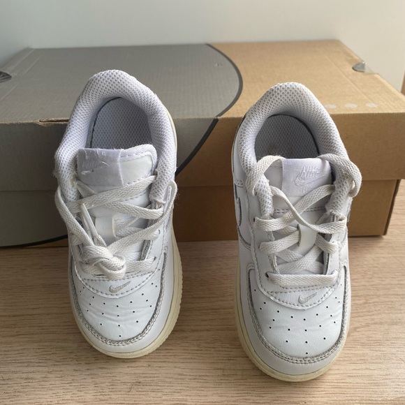 Nike Air Force 1 “Triple White” Toddler Sneakers - SZ 8 C - Picture 6 of 8